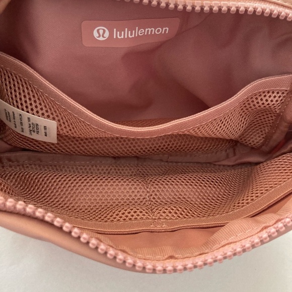LULULEMON Light Pink Waist Bag Sling Bag Brand New With Tag - Picture 7 of 8